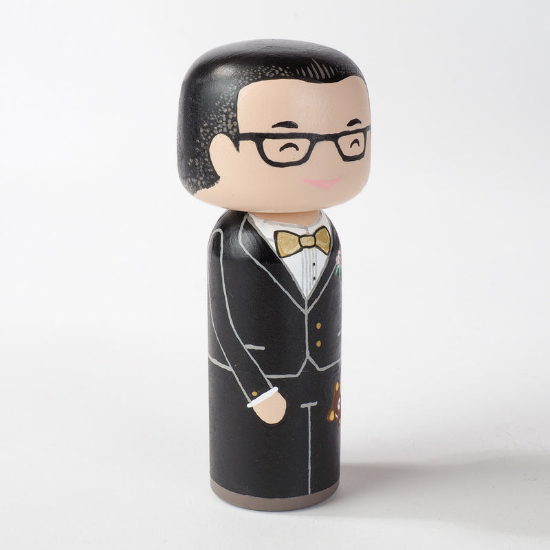 Customized wedding Kokeshi dolls!  These cute Kokeshi dolls show the unique sides of bride and groom.  A great touch of personality to your wedding.  What a great keepsake it would be!  These are also great for Wedding gifts, anniversary gifts, couples’ gifts, bridal showers, or any other occasions.