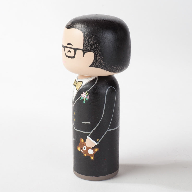 Customized wedding Kokeshi dolls!  These cute Kokeshi dolls show the unique sides of bride and groom.  A great touch of personality to your wedding.  What a great keepsake it would be!  These are also great for Wedding gifts, anniversary gifts, couples’ gifts, bridal showers, or any other occasions.